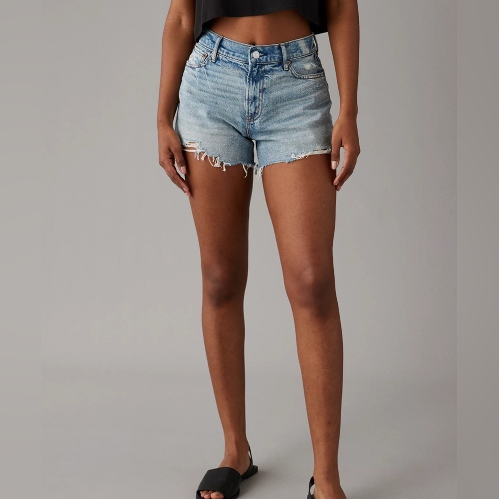 AMERICAN EAGLE AE Strigid Super High-Waisted Relaxed Ripped Denim Short sz 12